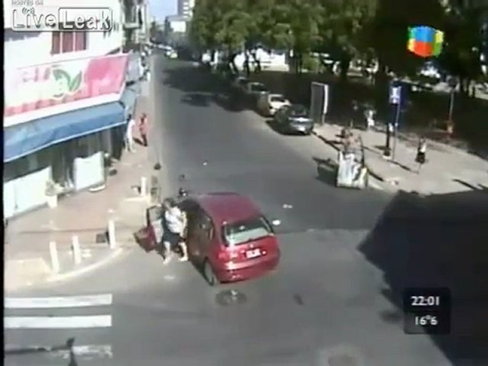 Motorrad-und Auto-Crash bei Buenos Aires in Argentinien
