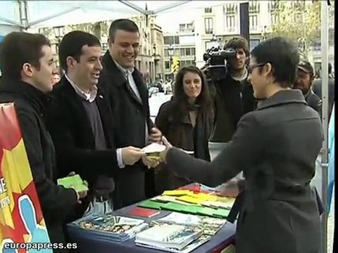 Nuevas Generaciones reparten Constituciones