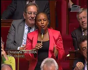 Juin 2011 - Christiane Taubira interroge le gouvernement sur le chômage des jeunes en Guyane