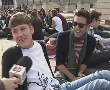 Centenares de fans esperan a Lady Gaga.