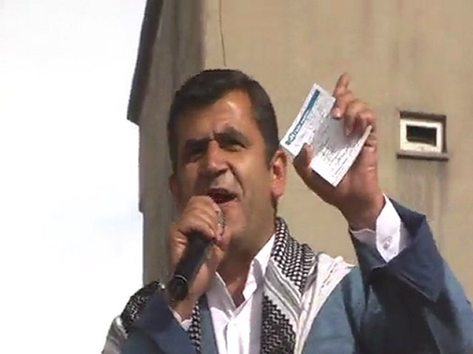 Yüksekova 2011 seçim mitingi1