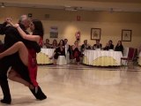 Juana Garcia y Julio Robles bailan el Vals 
