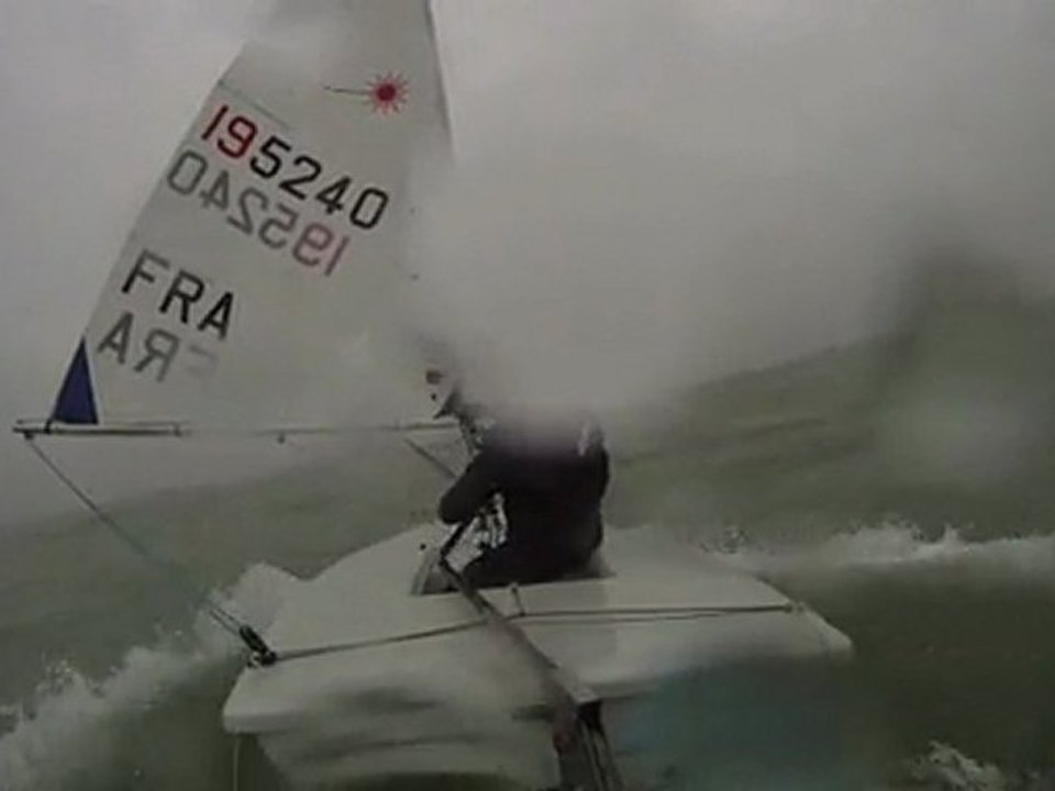 laser radial dans la  brise au vent arrière