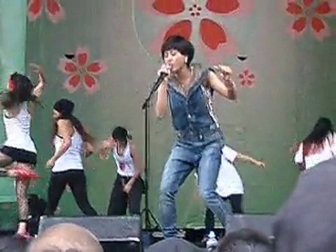 Japan Day NYC 05-22-2011: Aisha + Darryl D.M.C. McDaniels - Fallin' 4 U