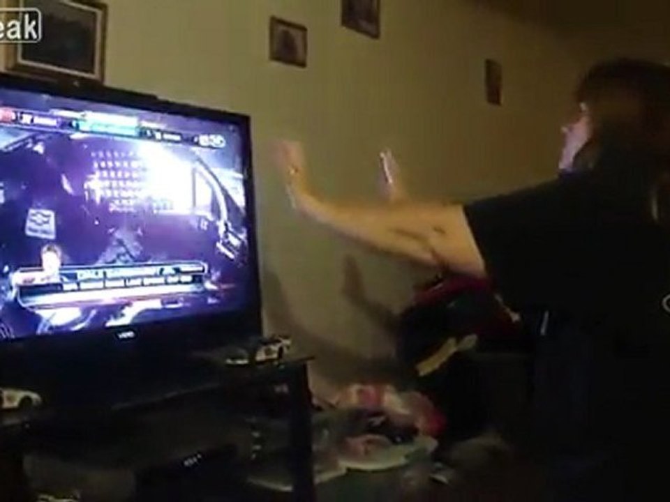 Redneck NASCAR Fan Jubel für Earnhardt Jr. Before He Runs Out von Gas auf Final Lap