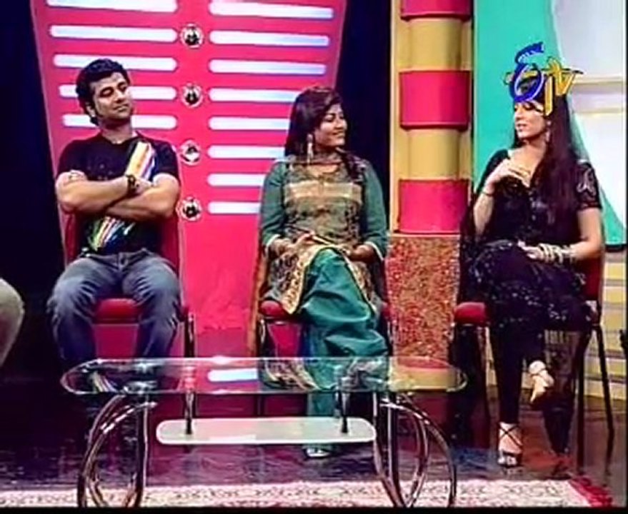 Charmi & Devi Sri Prasad - Swarala Sye Aata - 02