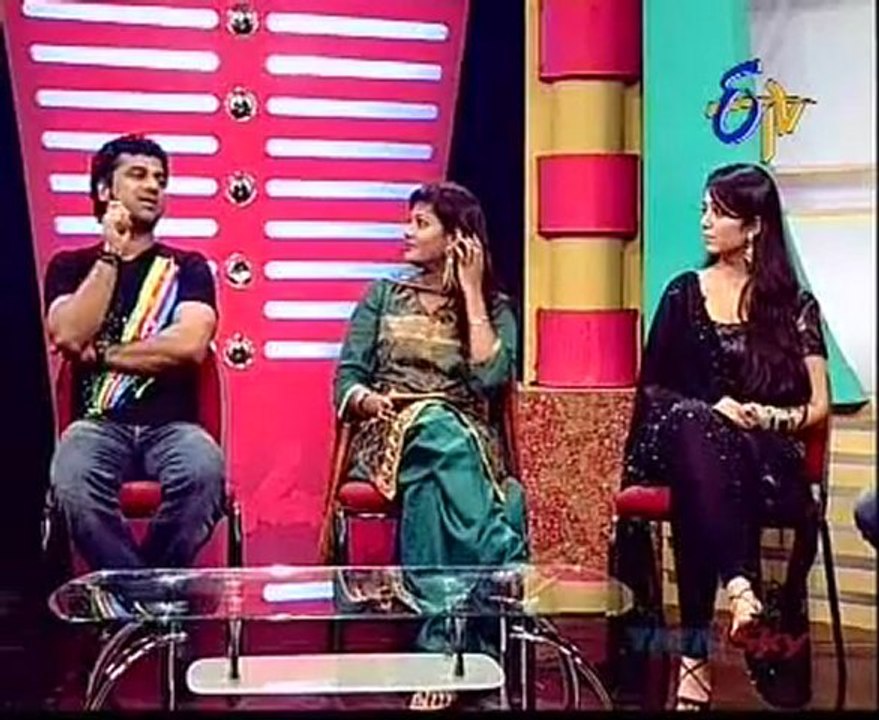 Charmi & Devi Sri Prasad - Swarala Sye Aata - 03