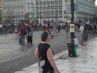 Aγανακτισμένοι στο σύνταγμα 16η μέρα 2