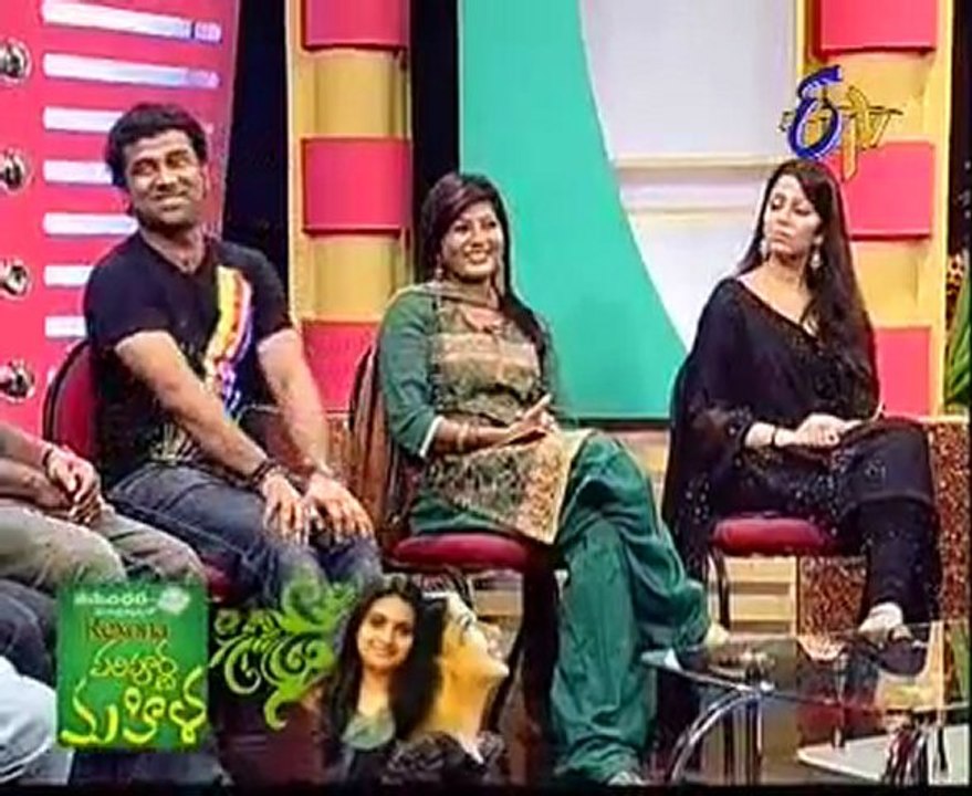 Charmi & Devi Sri Prasad - Swarala Sye Aata - 04