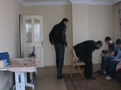 BİR ÇİÇEKLE BAHAR OLMAZ