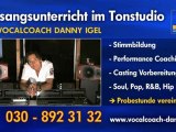 GESANGSUNTERRICHT MIT VOCALCOACH DANNY IGEL IM TONSTUDIO.