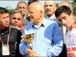 Y.Mahalle Bld. Başkanı Kupa Verdi Amatörün Sesi