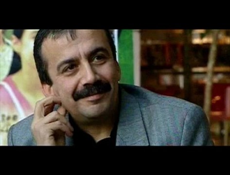 Sırrı Süreyya Önder - Mesai Saatinde Ölmek Yasak - Online Klip İzle