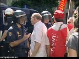 Piquetes se enfrentan con policías en Valencia