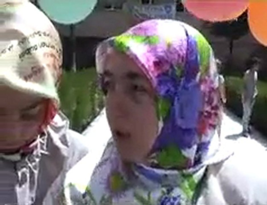 Başörtülü öğrenci, serbest kıyafetli törene alınmadı
