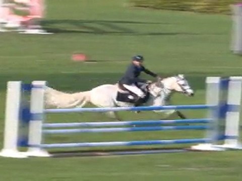 Qualou des Muses en barrage Grand prix du SYNDICAT LINARO poney Inter 7ans BIP FONTAINEBLEAU