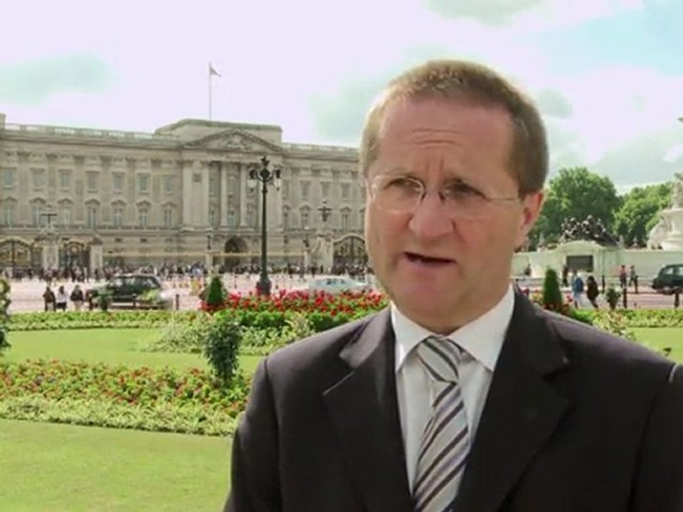 König der Fettnäpfchen: Queen-Gemahl Philip wird 90