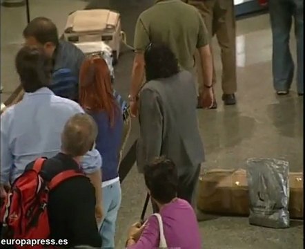 Llegada madre joven ecuatoriano enfermo