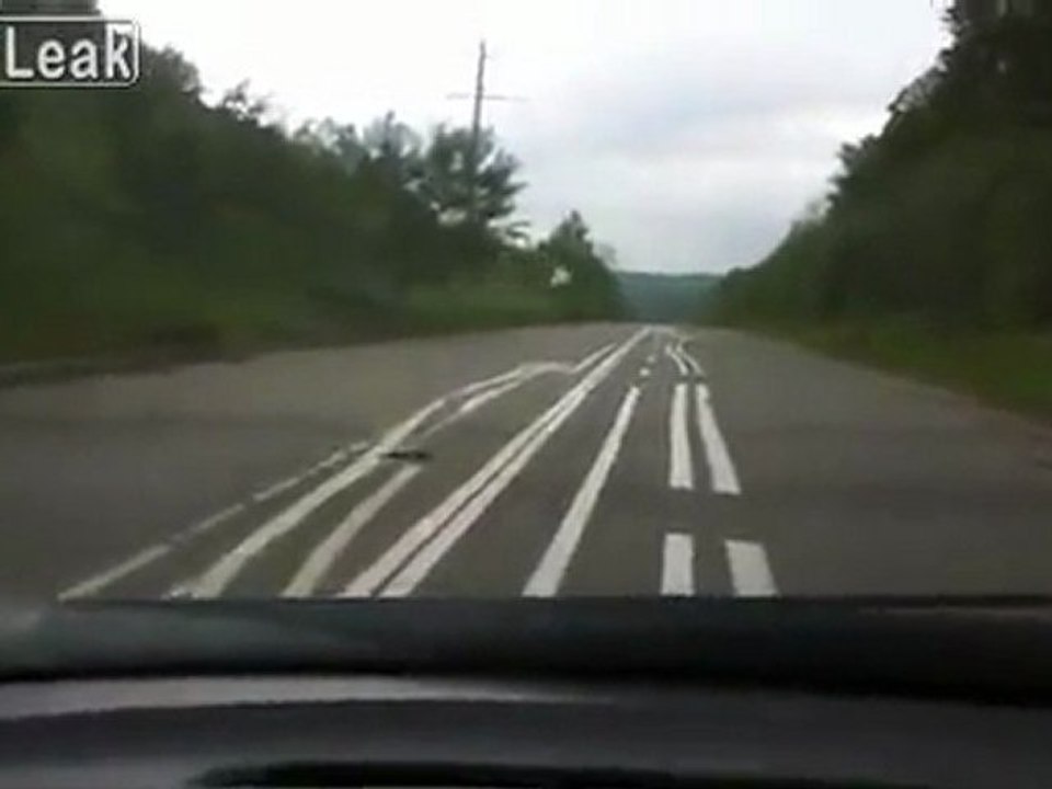 Straßenmarkierungen, die russische Art Fail