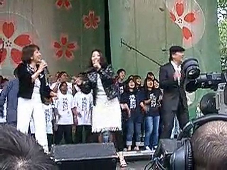 Japan Day NYC 05-22-2011: Circus + Voices Together - Sekai Ni Hitotsu Dake No Hana