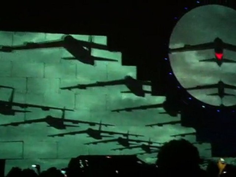 THE WALL 2 - PINK FLOYD - BERCY 2011