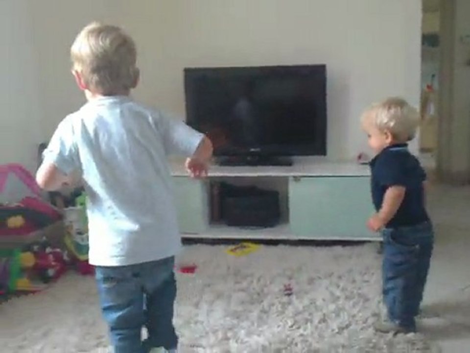 Danse Mama mia charles et antonin.MP4