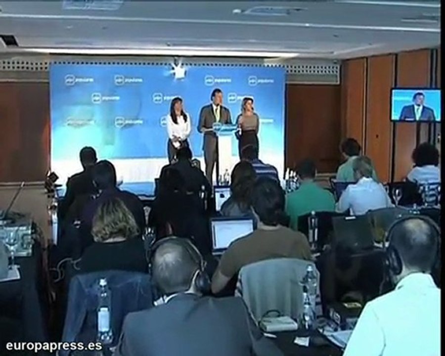 Rajoy critica la política económica de Zapatero