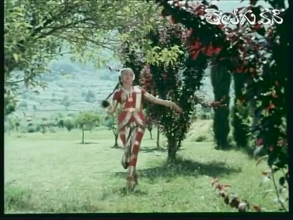 Swarna Kamalam - Shiva Poojaki Chigurinchina Siri Siri Muvva