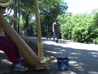 De La Vega: Urban Artist & Street Philosopher 🎨