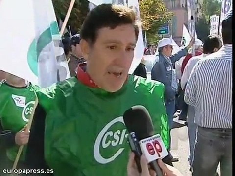 Policías contra recortes salariales