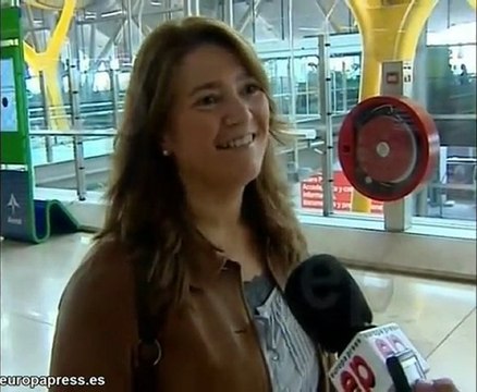 Viajeros en Barajas comienzan puente