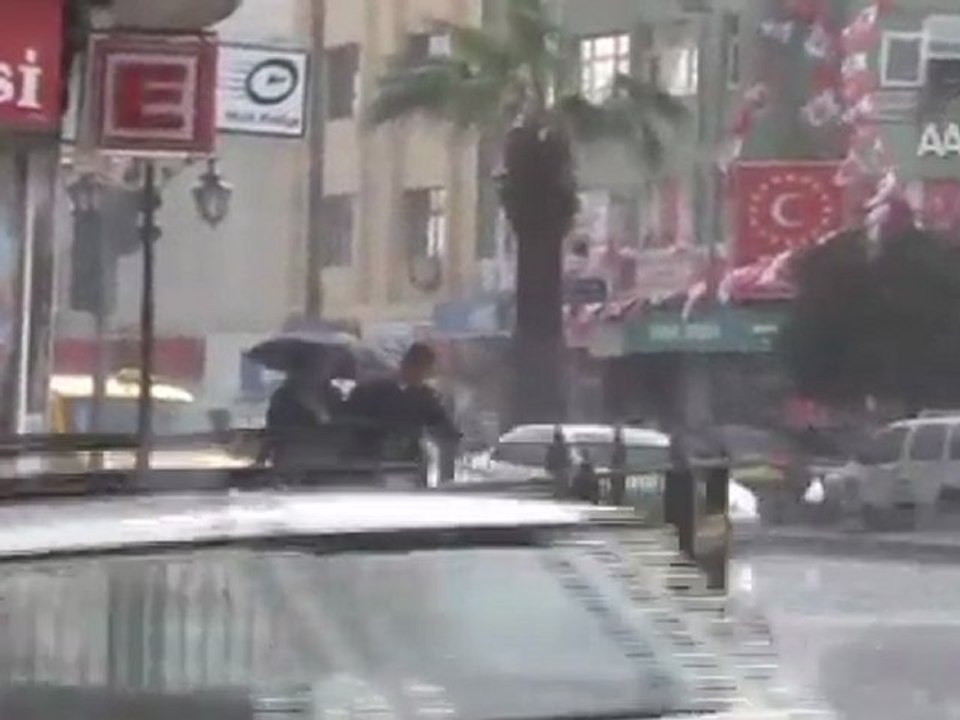 SEÇİM GÜNÜ YAĞMUR VAR