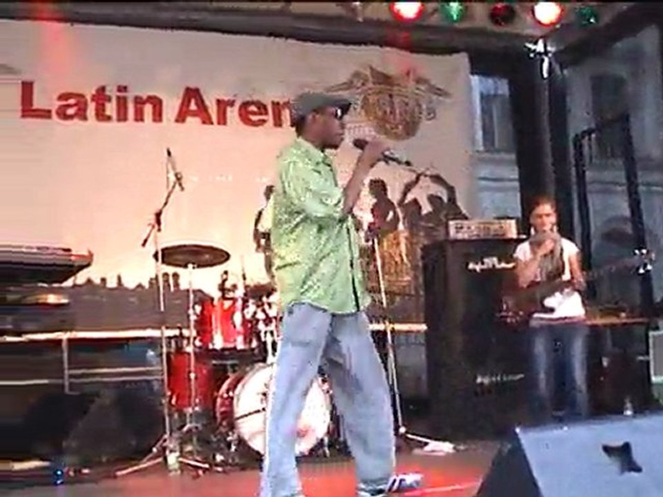 Muddystar - Corruption - feat. Sara Lugo @ Streetlife Festival 06-04-11