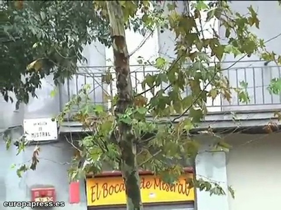 Barcelona amanece con lluvias y viento