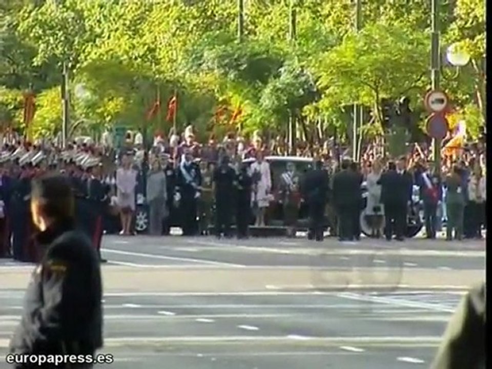 Abucheos para Zapatero a su llegada al desfile