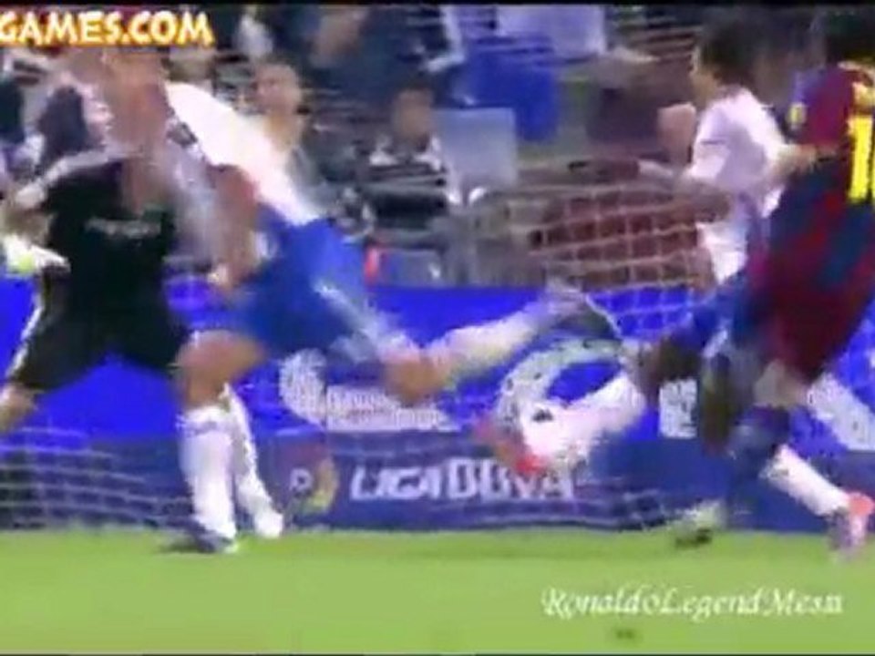 ‪Cristiano Ronaldo Vs Lionel Messi 2010-2011 - HD - www.MiniGoGames.Com‬‏