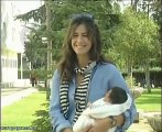 Nuria Roca presenta a su hija Olivia