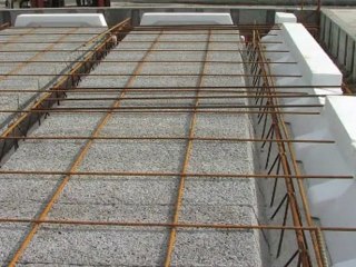 Maison BBC  en bloc béton N 3 (le plancher intermédiaire, les pignons...)