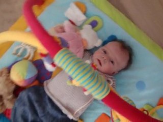 11-06-2011 sur le tapis d'éveil