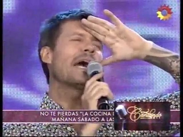 noticiaya.com -  Marcelo Tinelli recibió el "Pombobeso"
