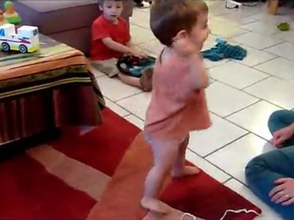 Ca y est, mon petit frère marche !
