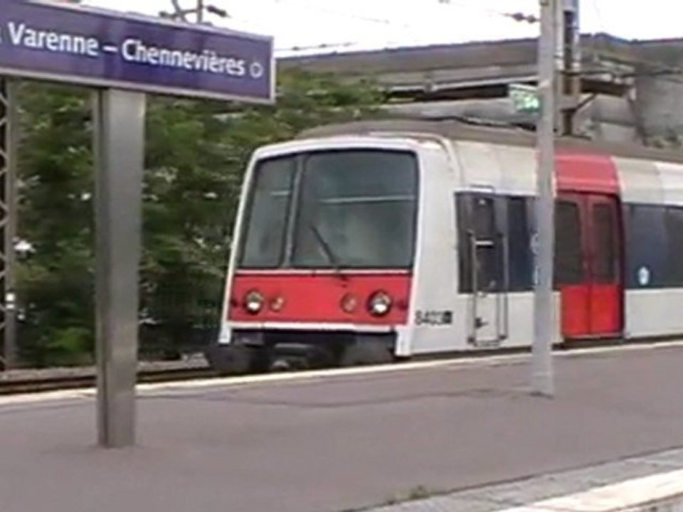 MI84 : Départ de la gare de La Varenne Chennevières sur la ligne A du RER