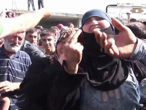 Miles de sirios huyen hacia Turquia escapando de la violencia