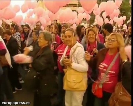 Se concentran en Madrid contra el cáncer de mama