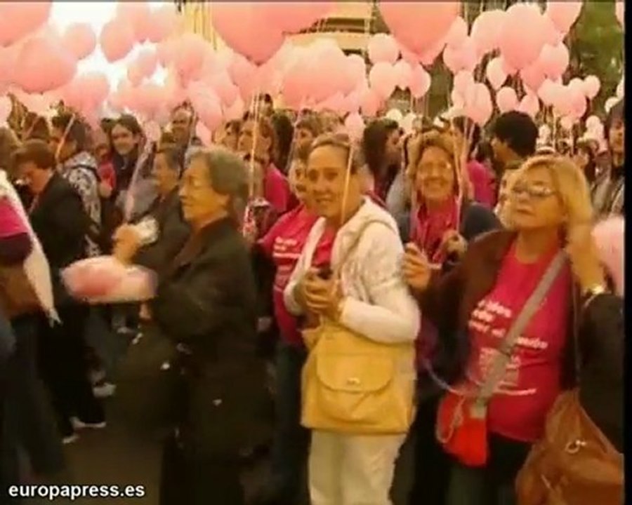 Se concentran en Madrid contra el cáncer de mama