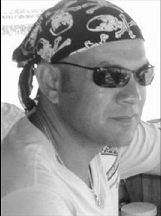 GÜLMEK İÇİN YARATILMIŞ GÖZLERDE YAŞLAR NİYE - UĞUR GÖKBULUT