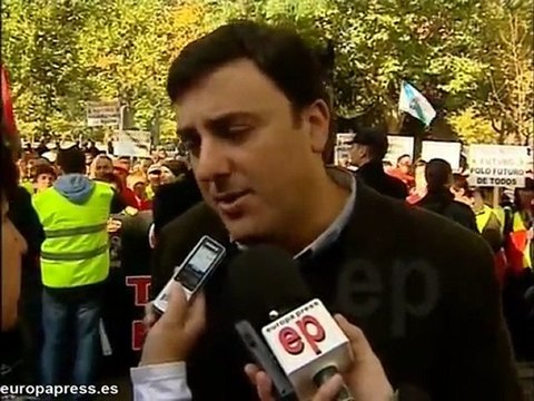 Mineros protestan contra la sede de Industria