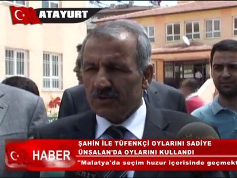 AK Parti Malatya Milletvekili adayı Mustafa Şahin ile AK Parti İl Başkanı Bülent Tüfenkçi oylarını Sadiye Ünsalan İlköğretim Okulu'nda kullandı.