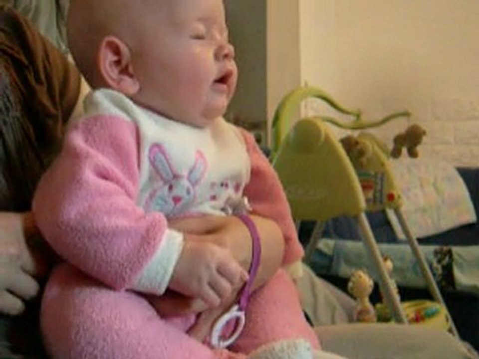 Emma avec son frére ! morte de rire