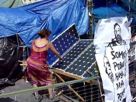 Los indignados dejan la Puerta del Sol pero seguirán luchando